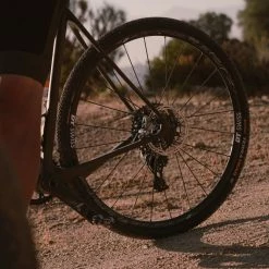 Pneu Vélo Gravel Continental Terra Trail ProTection 650/700 - Tubeless Ready -Béquilles vélo Ventes Terra Trail Protect mise en situation