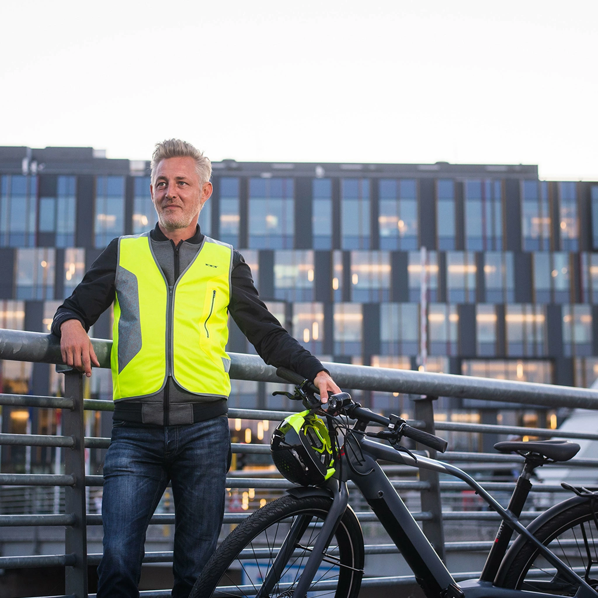 Gilet Jaune Avec éclairage Arrière Intégré Tegra EBike Wowow 3 Gilet Jaune Avec éclairage Arrière Intégré Tegra EBike Wowow