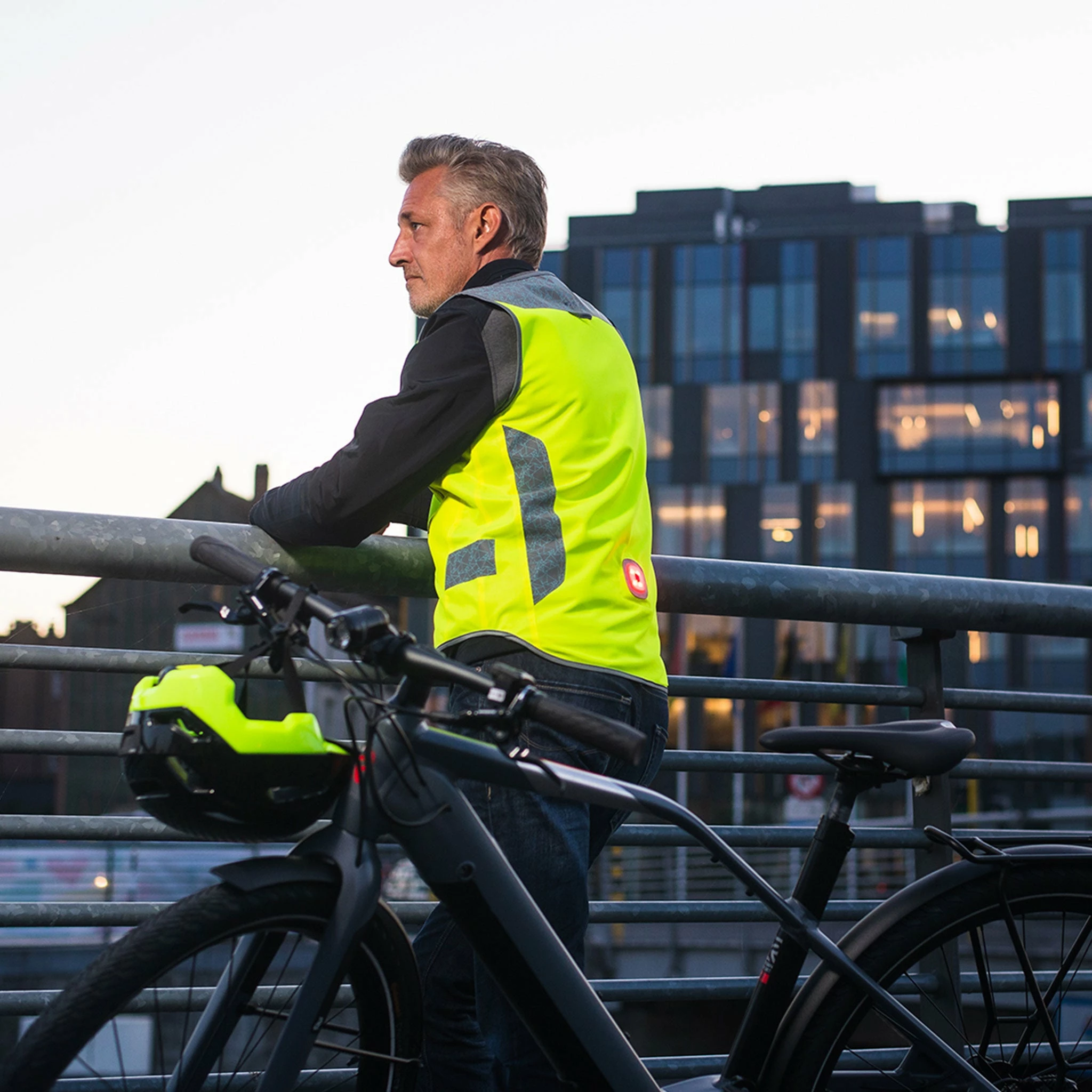 Gilet Jaune Avec éclairage Arrière Intégré Tegra EBike Wowow 7 Gilet Jaune Avec éclairage Arrière Intégré Tegra EBike Wowow – Image 5