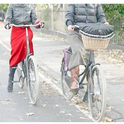 Georgia In Dublin Jupe Protège Pluie De Vélo Sur Cycliste Rainwrap - Rouge – Image 7